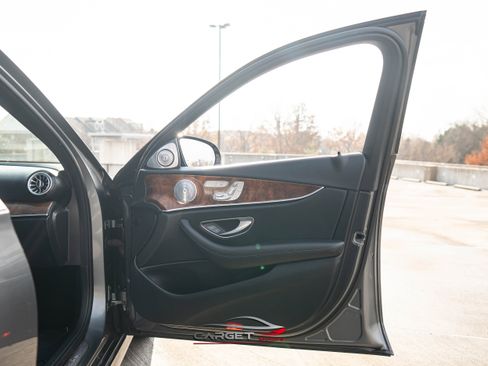 Used 2017 Mercedes-Benz E 300 4MATIC w/ Premium 2 Package image 40