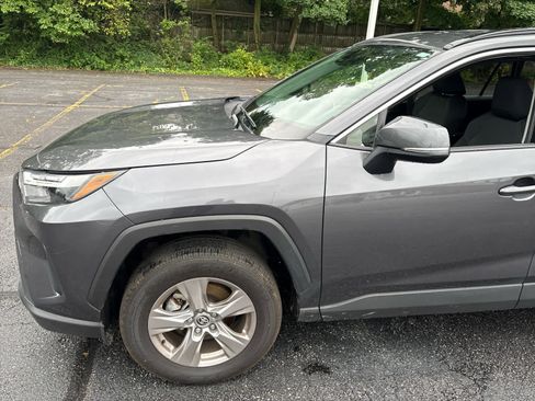 Used 2025 Toyota RAV4 XLE AWD/4WD image 2