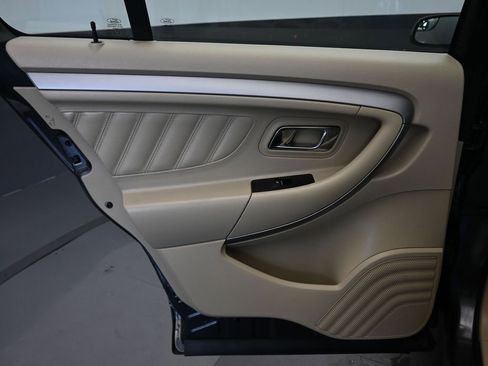 Used 2017 Ford Taurus SE image 26