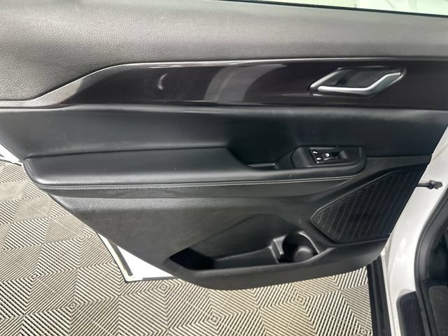 Used 2023 Jeep Grand Cherokee L Laredo AWD/4WD image 21
