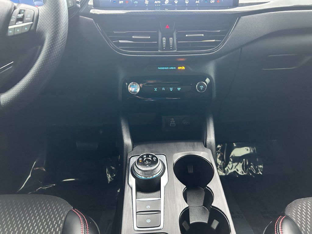 Used 2025 Ford Escape ST-Line w/ Tech Pack #1 FWD image 11