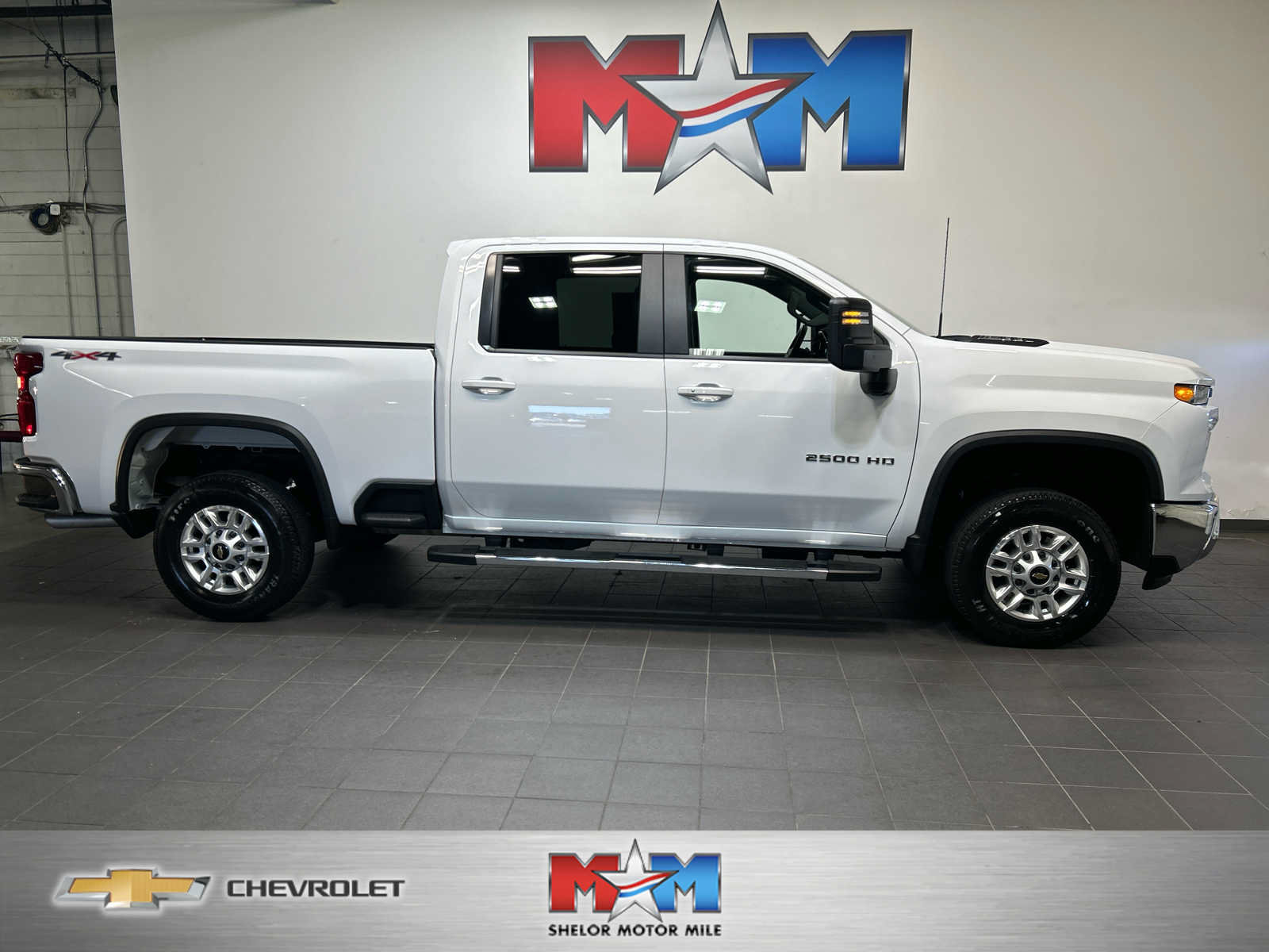 Used 2025 Chevrolet Silverado 2500 LT w/ Convenience Package AWD/4WD image 1
