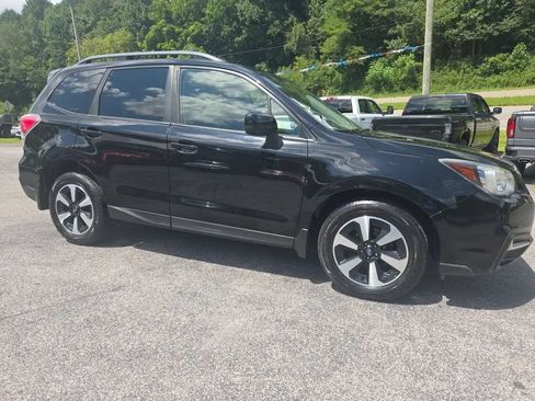 Used 2017 Subaru Forester 2.5i Premium w/ All-Weather Package AWD/4WD image 4