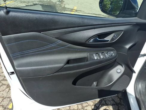 Used 2024 Buick Envista Sport Touring w/ Convenience I Package FWD image 11