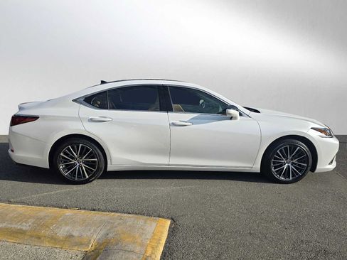 Used 2025 Lexus ES 350 w/ Premium Package image 2