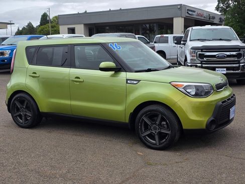 Used 2016 Kia Soul image 2
