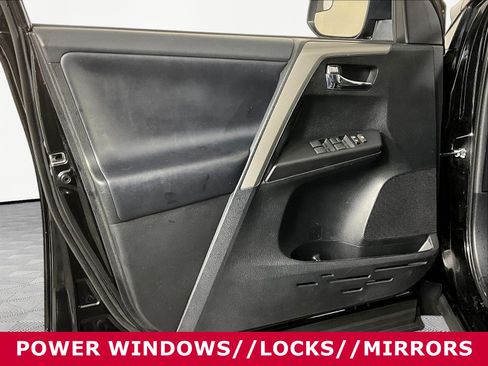 Used 2018 Toyota RAV4 XLE AWD/4WD image 18