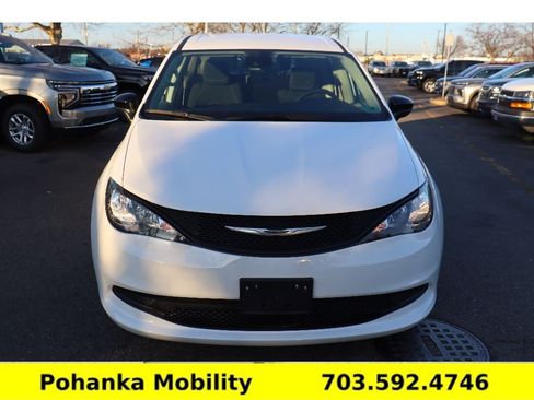 Used 2024 Chrysler Voyager LX FWD image 4