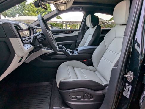 Certified 2025 Porsche Cayenne Coupe image 5
