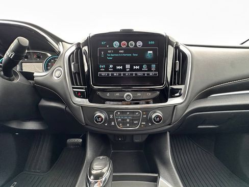 Used 2019 Chevrolet Traverse LT FWD image 25