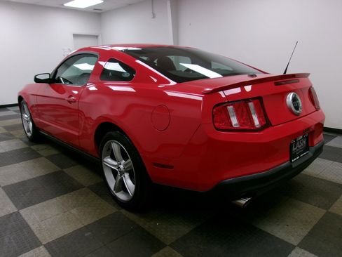 Used 2010 Ford Mustang GT image 2