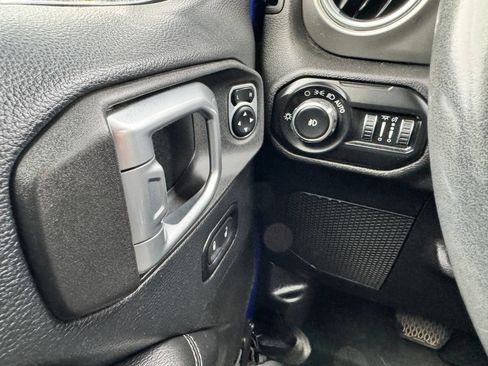 Used 2019 Jeep Wrangler Unlimited Sahara AWD/4WD image 13