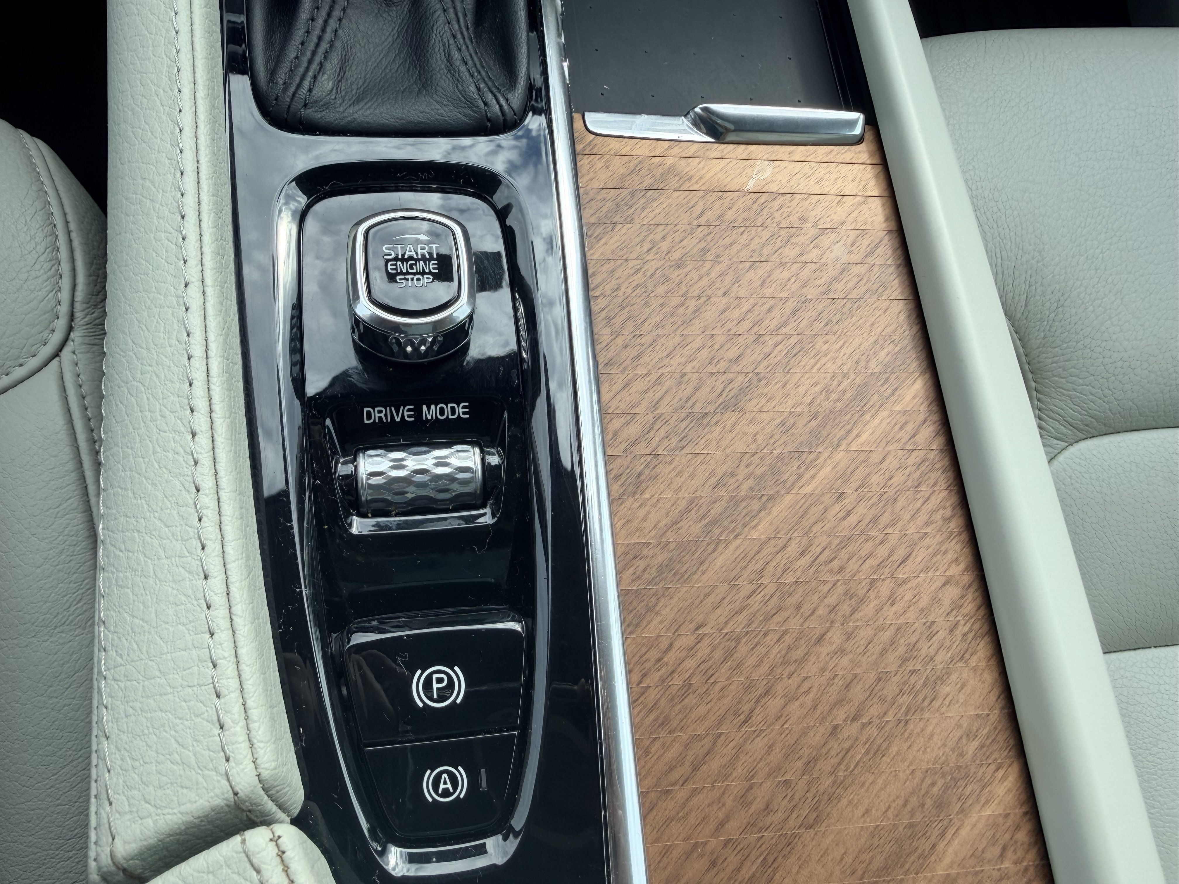 Used 2021 Volvo XC90 T6 Momentum w/ Advanced Package AWD/4WD image 13