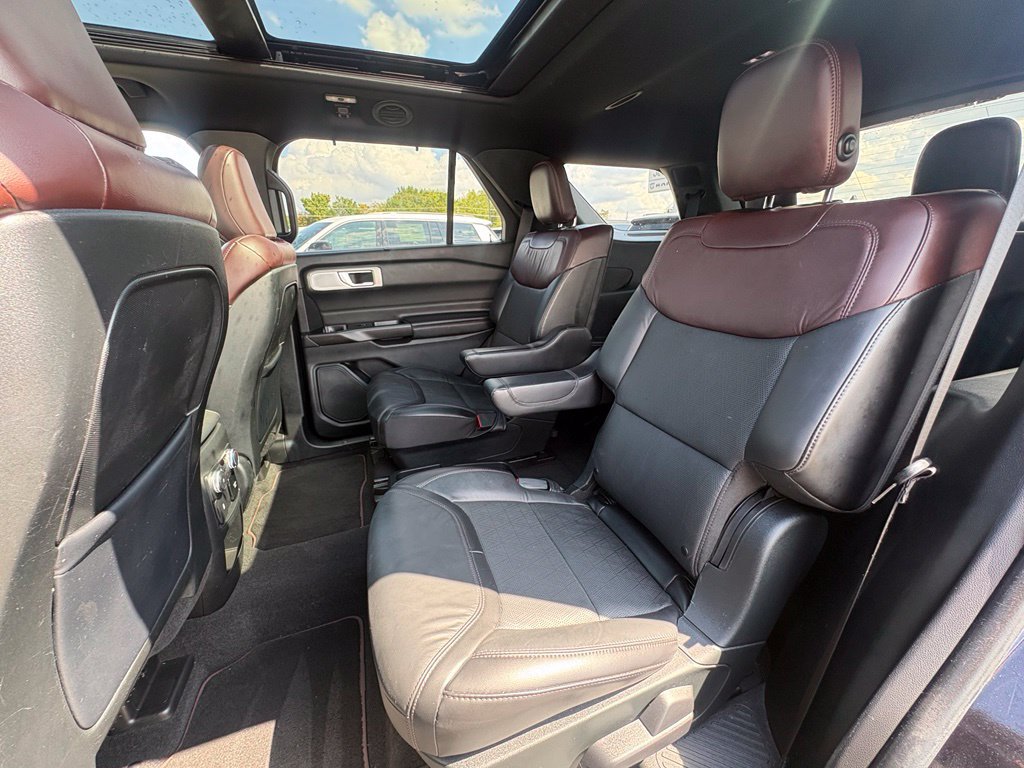 Used 2020 Ford Explorer Platinum w/ Premium Technology Package AWD/4WD image 26