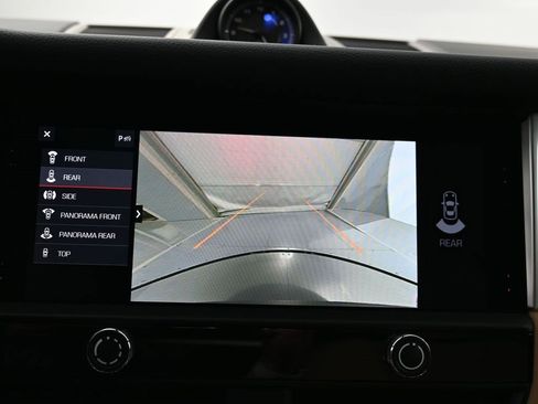 Certified 2024 Porsche Macan image 8