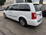 Used 2014 Chrysler Town & Country Touring-L image 4
