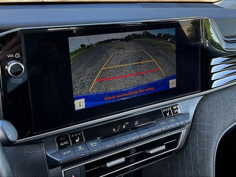 Used 2025 Toyota Camry XLE FWD image 14