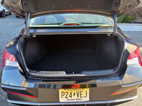 Used 2025 Hyundai Elantra SEL image 27