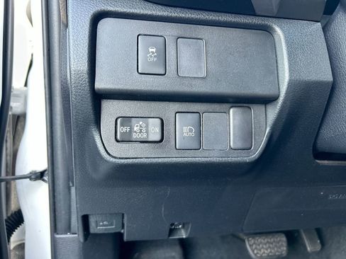 Used 2020 Toyota Tacoma SR5 RWD image 37