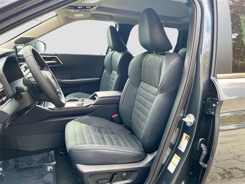 New 2025 Mitsubishi Outlander SE image 22