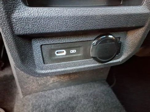 Used 2023 Volkswagen Tiguan SE R-Line image 12