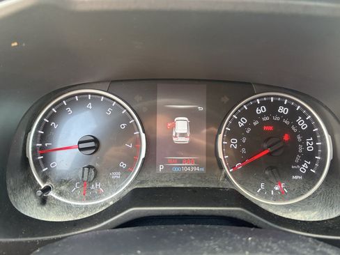 Used 2019 Toyota RAV4 LE w/ Carpet Mat Package FWD image 15