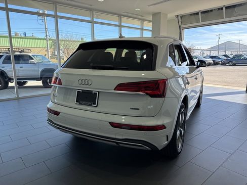 Used 2024 Audi Q5 2.0T Premium w/ Convenience Package image 7