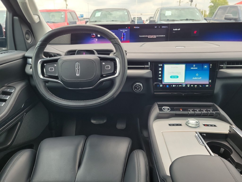 Certified 2025 Lincoln Navigator L Reserve AWD/4WD image 12
