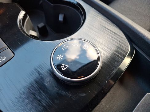 Certified 2025 Nissan Rogue SV image 22