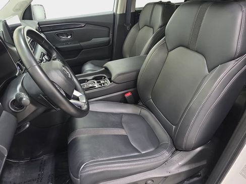 Used 2023 Honda Pilot Touring image 11