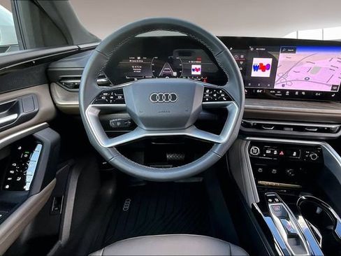 Used 2025 Audi Q5 Premium w/ Convenience Package image 8