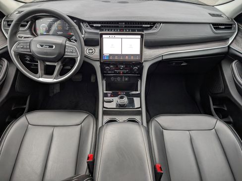 Used 2024 Jeep Grand Cherokee Limited w/ Black Appearance Package image 24