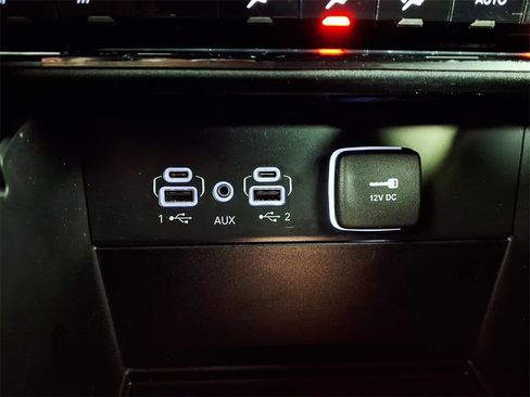 Used 2024 Jeep Grand Cherokee L Limited w/ Black Appearance Package image 25