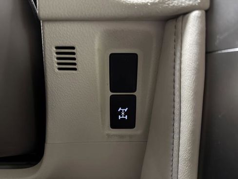 Used 2016 Lexus GX 460 w/ Premium Package image 25