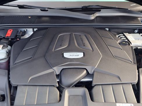 Certified 2023 Porsche Cayenne Platinum Edition image 24