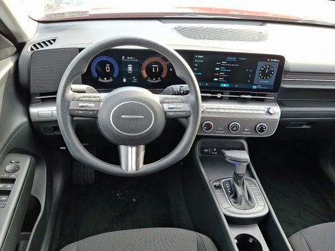 Certified 2025 Hyundai Kona SE image 11
