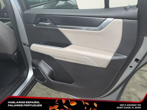 Certified 2026 GMC Acadia Elevation w/ Elevation Premium Package FWD image 30