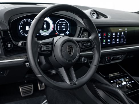 Certified 2025 Porsche Cayenne Turbo AWD/4WD image 15