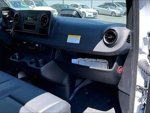 Used 2025 Mercedes-Benz Sprinter 2500 image 11
