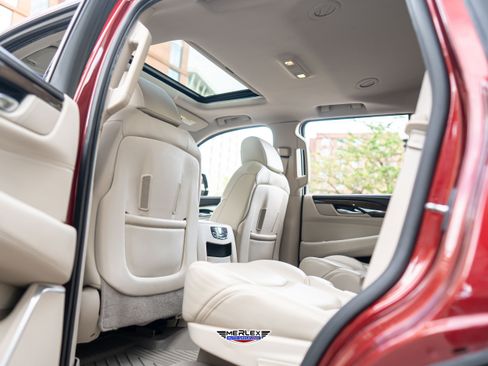 Used 2020 Cadillac Escalade Luxury w/ Escalade Sport Edition AWD/4WD image 22