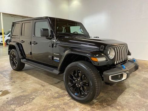 Used 2022 Jeep Wrangler Unlimited Sahara AWD/4WD image 7