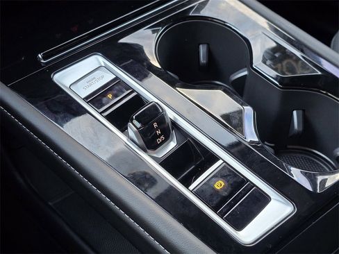 Used 2025 Volkswagen Atlas Cross Sport SEL Premium R-Line image 17