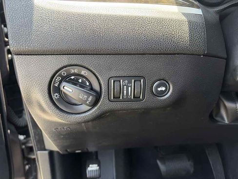 Used 2013 Chrysler 300 C w/ Light Group RWD image 32
