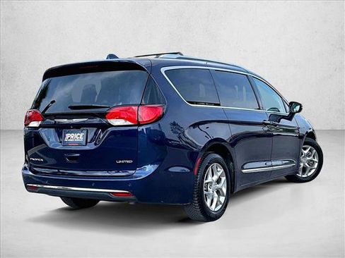 Used 2018 Chrysler Pacifica Limited w/ Advanced Safetytec Group FWD image 2