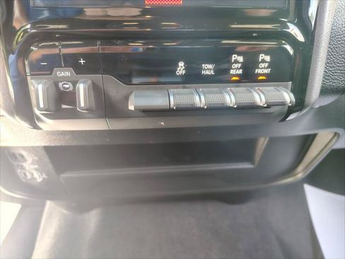 Certified 2025 RAM 2500 Big Horn AWD/4WD image 32