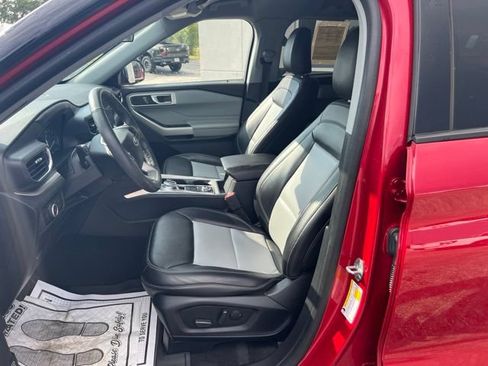 Used 2023 Ford Explorer XLT w/ Equipment Group 202A AWD/4WD image 10