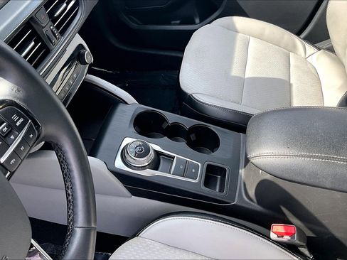 Used 2025 Ford Escape SE image 15