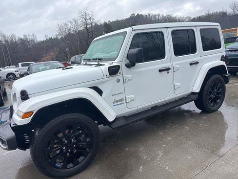 Used 2022 Jeep Wrangler Unlimited Sahara w/ Cold Weather Group AWD/4WD image 11