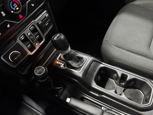 Used 2019 Jeep Wrangler Unlimited Sport S AWD/4WD image 17