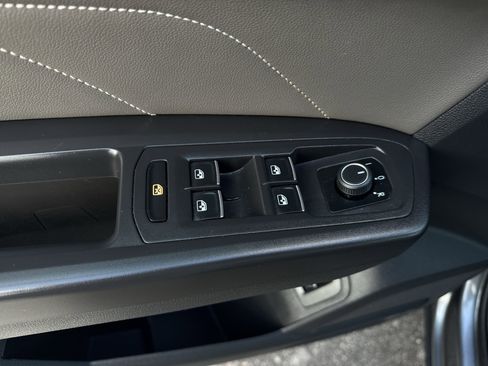 Used 2023 Volkswagen Atlas SE w/ Panoramic Sunroof Package image 24